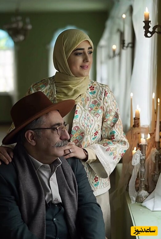 ویدئو/ نگاهی به چیدمان سنتی و شاهانه منزل ستاره‌سادات قطبی و شهرام شکیبا/ از پیانو و کتابخانه پر از کتاب تا فرش لاجوردی و گل‌های غول‌پیکر