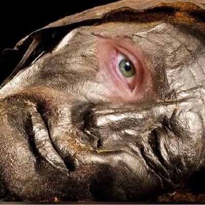 فیلم بازسازی چهره مومیایی مرد باتلاقی 2400 ساله