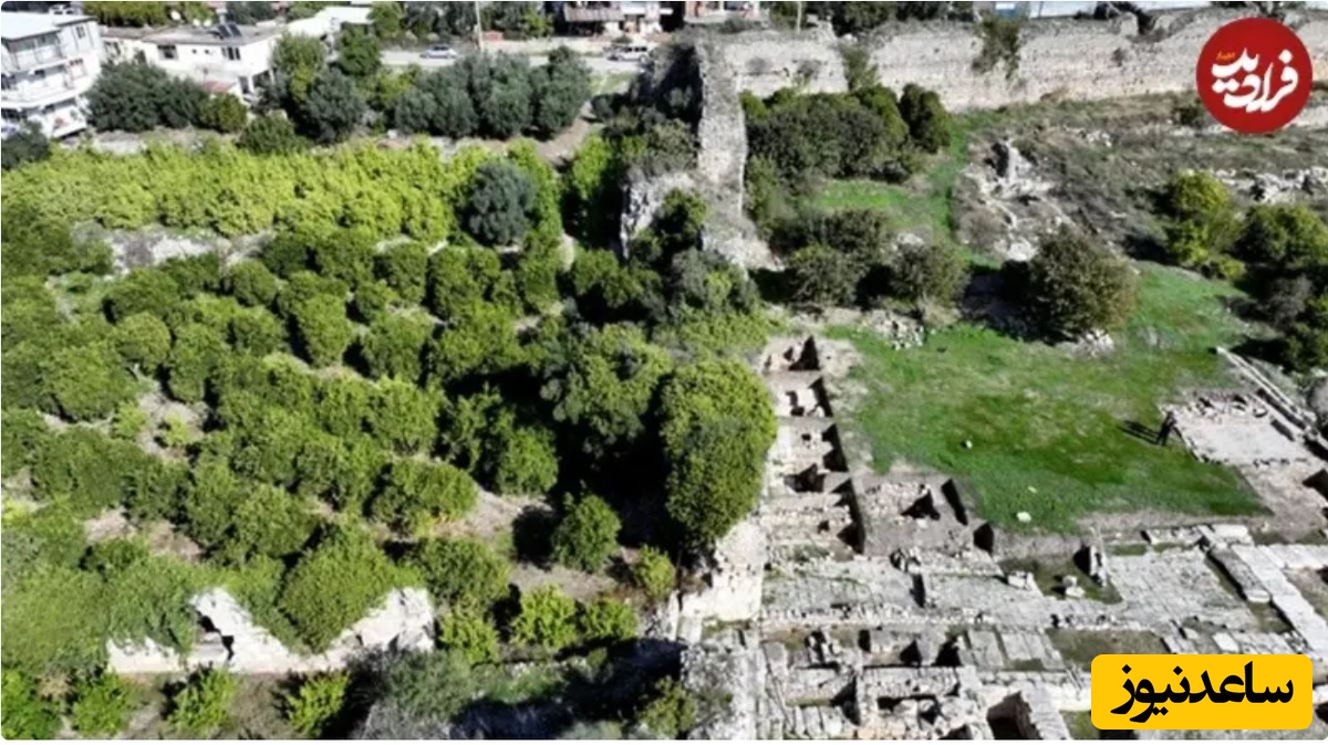 حجره درونی مقدس ورای این استحکامات متأخر و زیر یک باغ پرتقال خصوصی قرار دارد