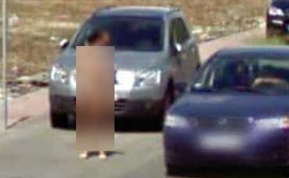 بی شرمی زن برهنه در خیابان های ایران! +فیلم نفرت انگیز