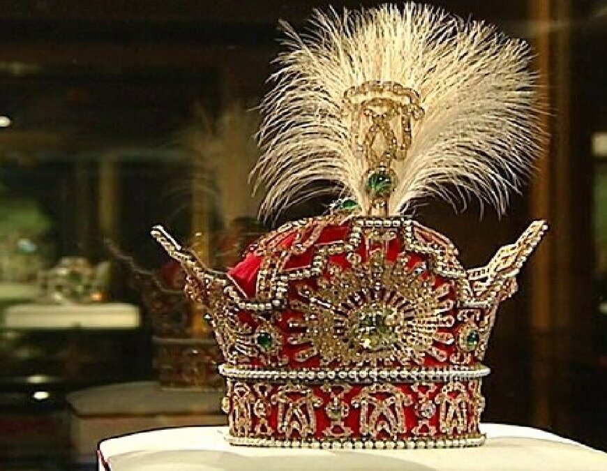 جواهرات سلطنتی از قاجار تا پهلوی/ جواهراتی که از لباس‌ها حذف شد
