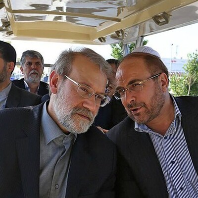حضور علی لاریجانی و محمدباقر قالیباف در کابین هواپیما؛ یکی به عنوان مسافر و دیگری خلبان + عکس