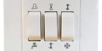 خلاقیت بامزه یک پدر ایرانی روی کلید کولر حماسه ساز شد/ این یادداشت بانمک پربازدید شد+عکس