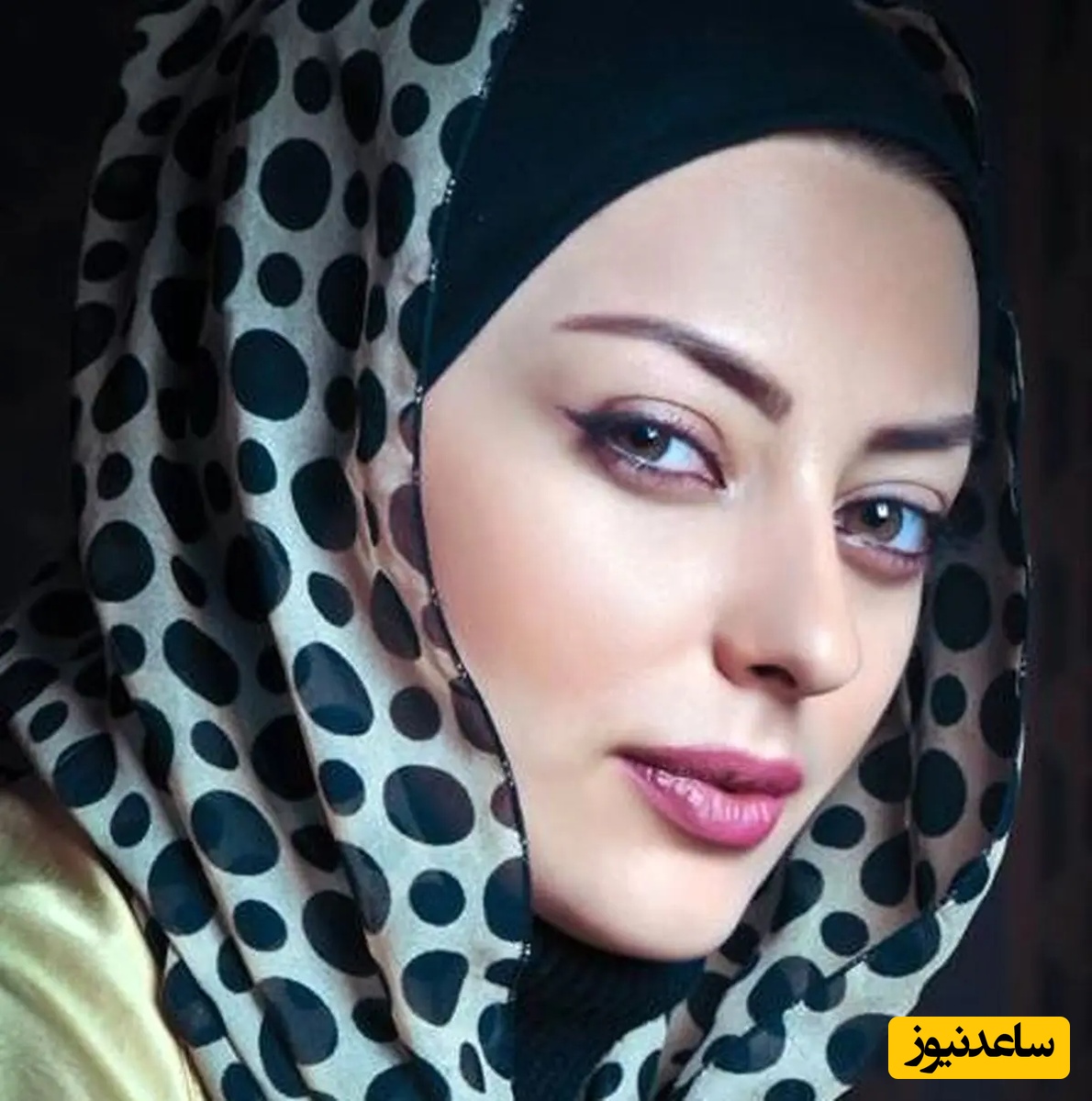 استایل متفاوت نفیسه روشن با پالتوی خوشرنگ و گوشواره های ست چه دلبرش کرده!