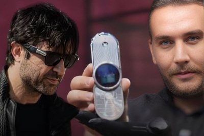 (ویدئو) از صفحه نمایش یاقوتی تا چرخ‌دنده‌های سوئیسی؛ همه چیز درباره موبایل خاص هومن سیدی در سریال وحشی