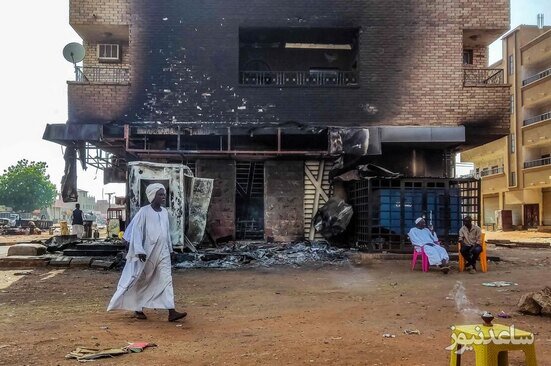 صدمه دیدن ساختمان یک بانک در جریان جنگ داخلی در شهر خارطوم سودان/ خبرگزاری فرانسه