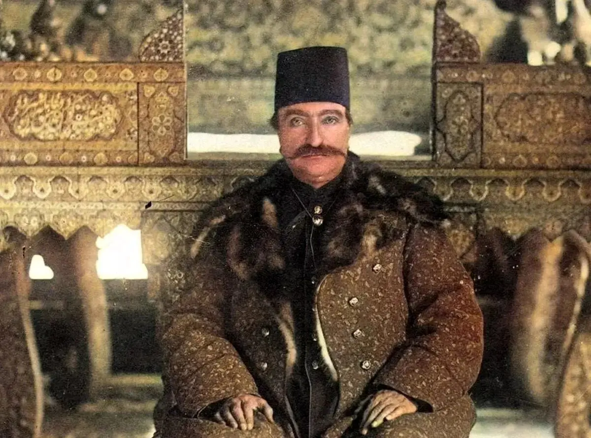 مشهورترین صندلی قاجار، که خون ناصرالدین شاه روی آن نقش بسته! +عکس