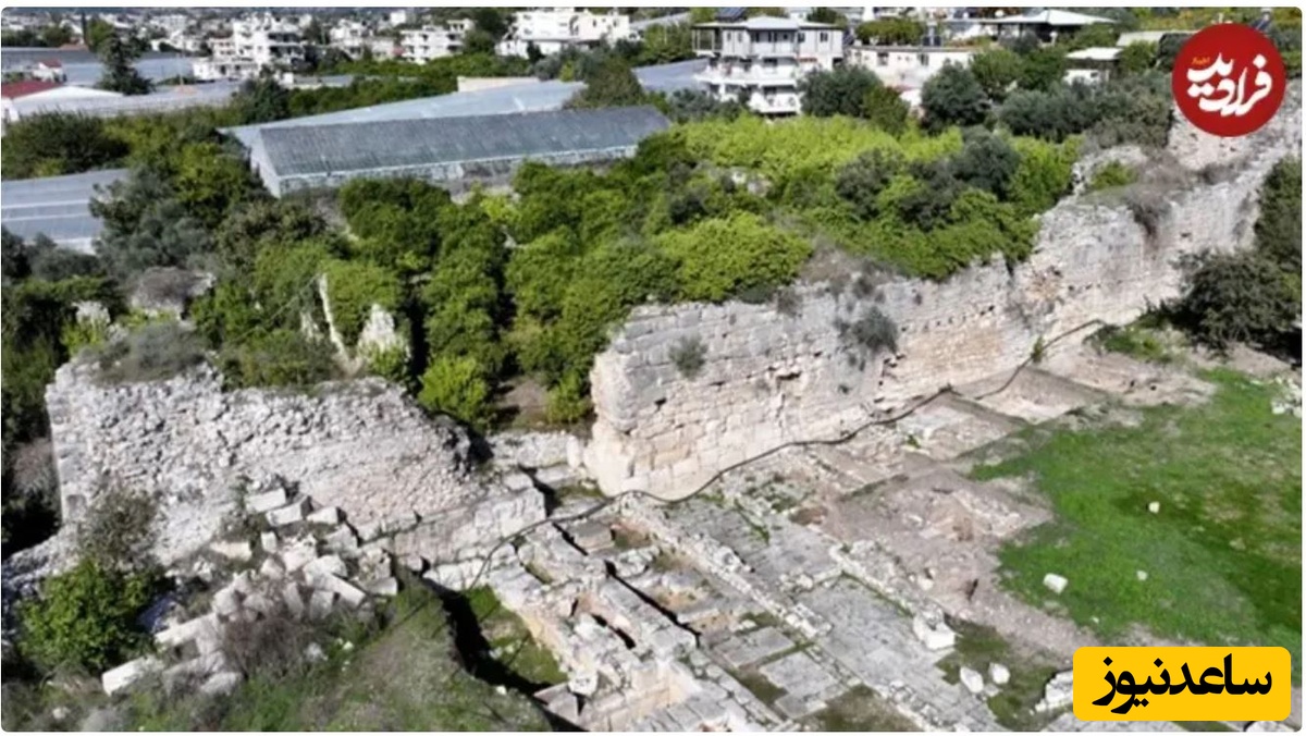 کاوش‌های اخیر نشان می‌دهد دروازه‌ی زیر خیابان رومی در اصل ورودی آیینی پرستشگاه زئوس در دوران کلاسیک بوده است