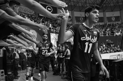 قهرمان ناخوانده مهمان چادر عزای صابر کاظمی، ستاره پَرپَرشده والیبال ایران شد+فیلم/ روحش شاد و یادش گرامی🖤