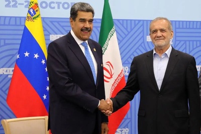 برای اولین بار رئیس‌جمهور با یک ربات رقصید! +فیلم