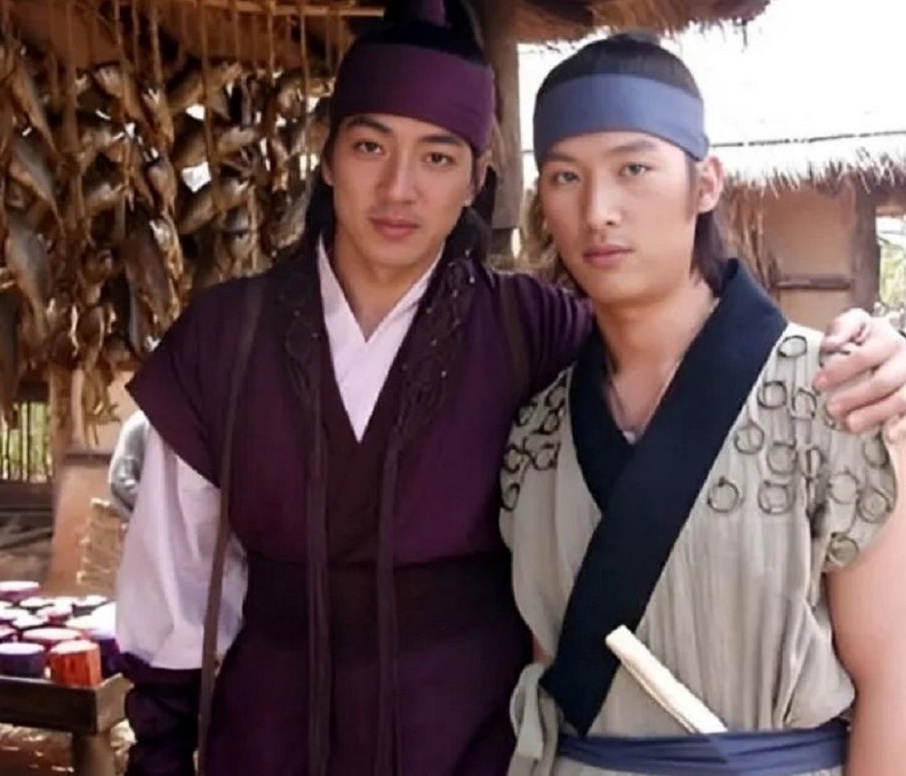 ژست صمیمی «جومونگ و بیورها» در پشت صحنه سریال جومونگ؛ 20 سال قبل