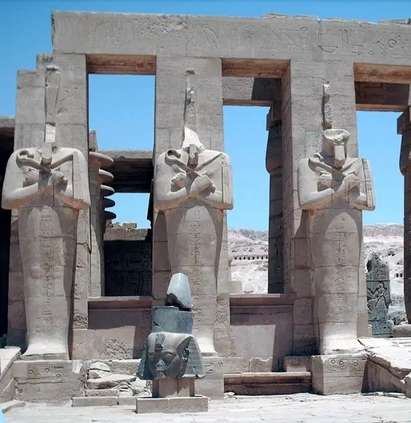 معبد تدفینی رامسس کبیر، رامِسِئوم، میانه سده 13 پ. م.