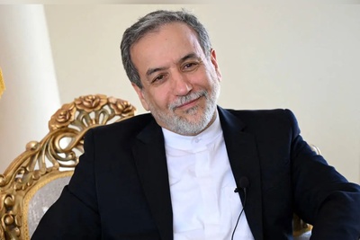 وقتی تشریفات وزارت خارجه غافلگیر شد؛ همه چیز درباره پخش آهنگ «باز منو کاشتی رفتی» در حضور عراقچی!+فیلم