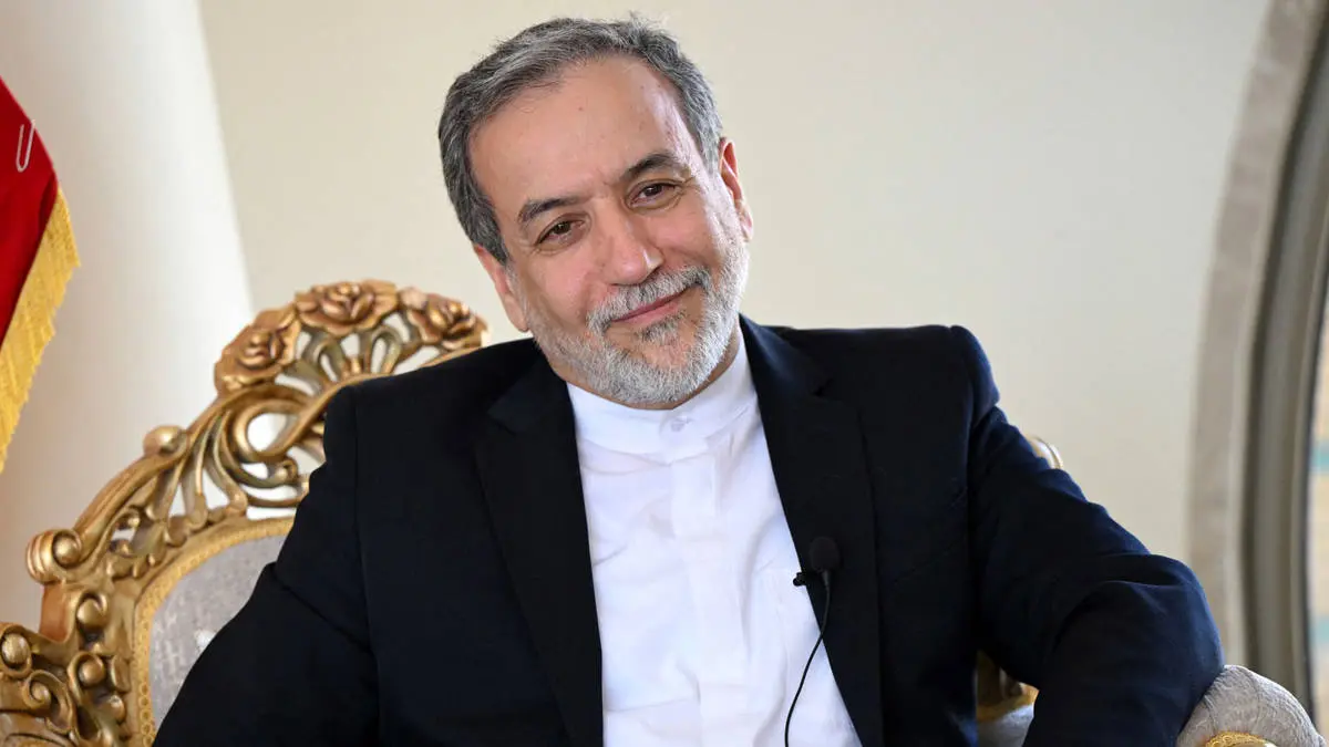 وقتی تشریفات وزارت خارجه غافلگیر شد؛ همه چیز درباره پخش آهنگ «باز منو کاشتی رفتی» در حضور عراقچی!+فیلم