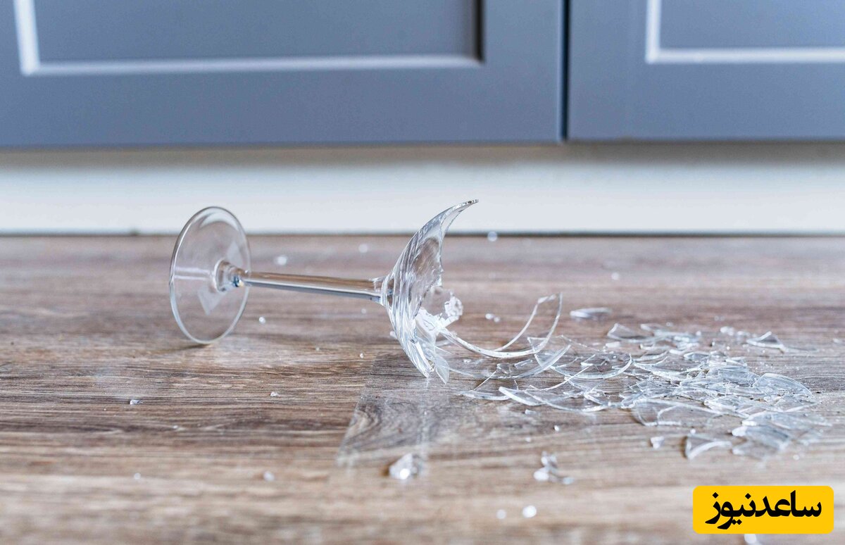روش آسان برای جمع کردن خرده شیشه از روی فرش بدون آسیب زدن به خود