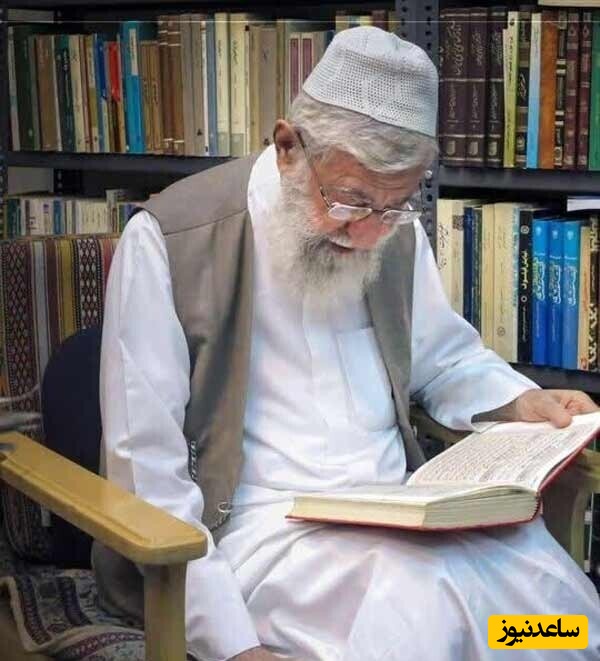 انس عجیب پدر رهبر انقلاب با کتاب؛ رهبری: شوق پدرم به کتاب آن‌قدر بود که من از شدت  کتاب خواندن سرم...+ویدیو