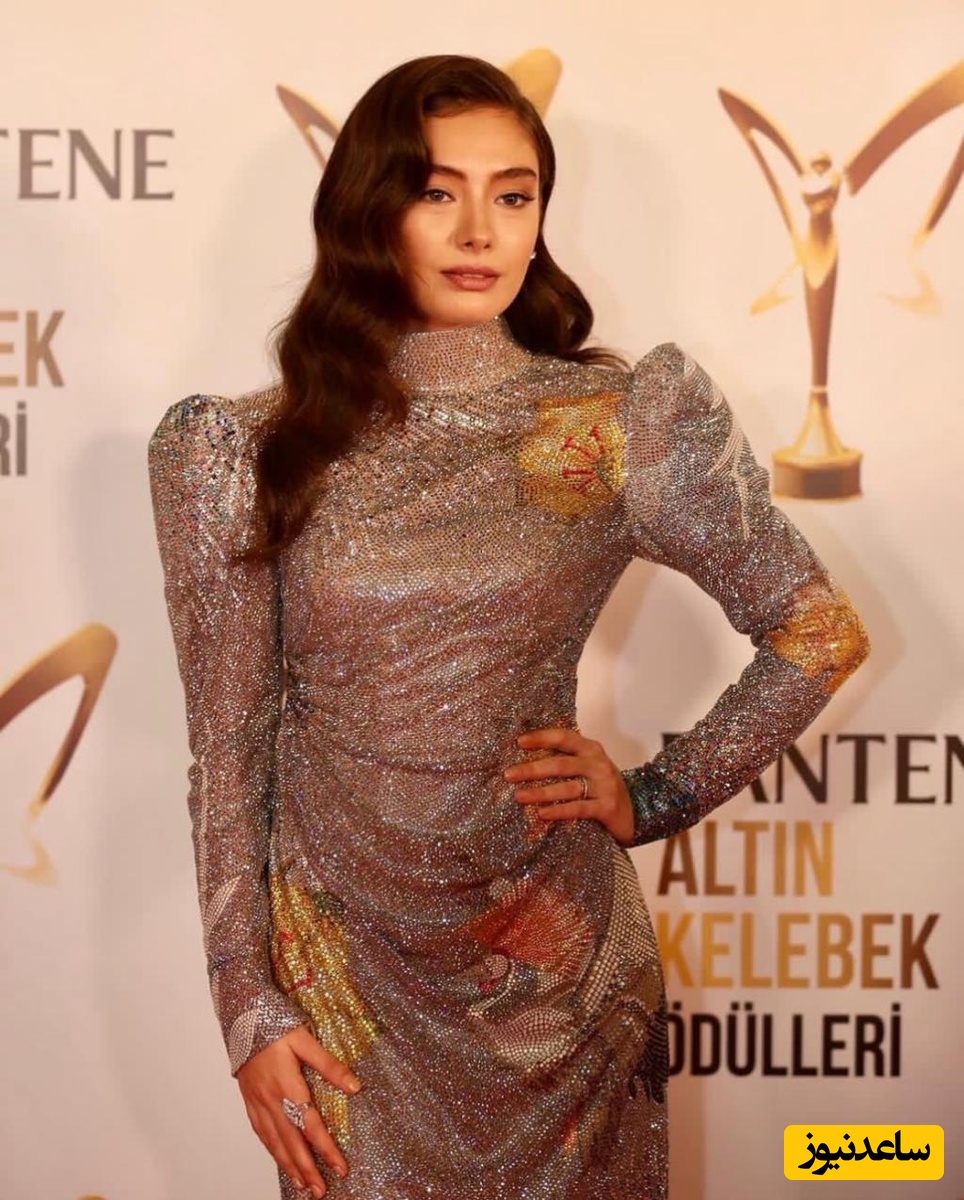 تصویری زیبا از نسلیهان آتاگول در غروب قرمز ساحل😍