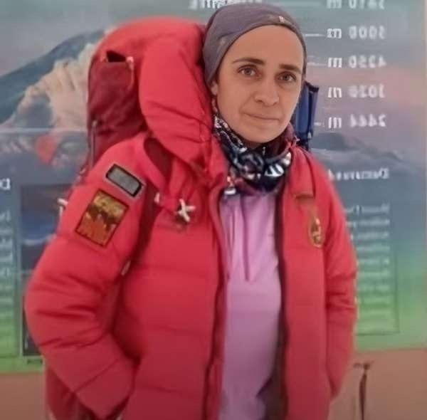 نگاهی به میز عزای ساده و یلدایی طاهره حاصلی کوهنورد پَرپَر شده در دماوند +عکس/ روحش شاد و یادش گرامی