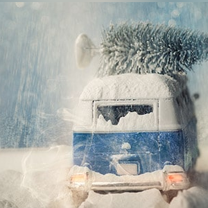 (عکس) ابتکار و نوآوری یک هم وطن با برف های روی ماشینش/ به فصل بارش برف نزدیک میشیم منتظر خلاقیت های جدید هستیم!