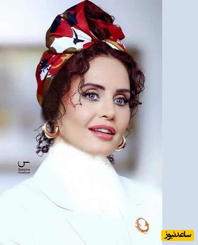 غوغای الناز شاکردوست با استایل عجیب و چروکیده در اکران فیلم گوزن‌های اتوبان / ناهماهنگی جزئیات از کت اورسایز تا سربند عروسکی، واقعا برای این تیپ جسارت میخواد + عکس