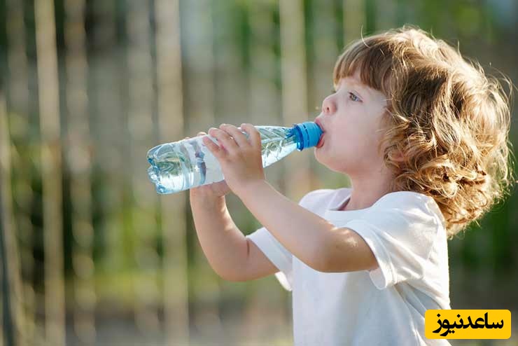 نوشیدن مایعات با بطری: