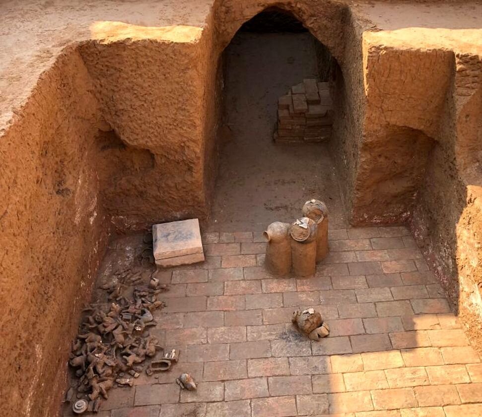 (تصاویر) کشف مقبرۀ 1500 سالۀ یک امپراتور 15 ساله