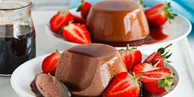 (ویدئو) طرز تهیه پاناکوتا شکلاتی ساده و خامه‌ای؛ دسری ایتالیایی برای تمام سلیقه‌ها