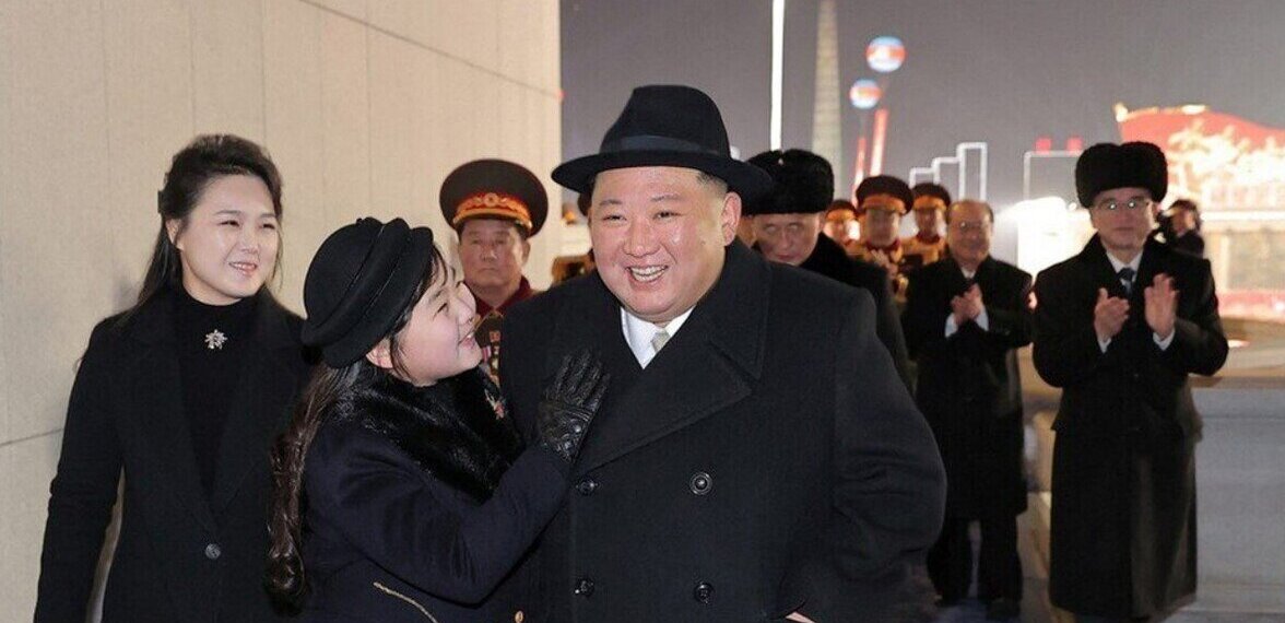 گردنبند همسر کیم جونگ اون خبرساز شد! +عکس