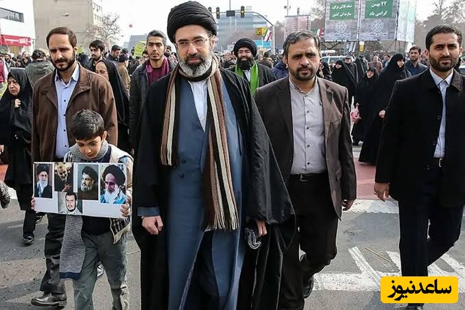 ماجرای خیر مقدم گفتن به رهبر انقلاب توسط مجری مراسم وداع با پیکر رهبر شهید انقلاب در مصلی تهران؛ مجری مراسم روایت کرد