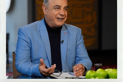 تعریف زیبای رشید کاکاوند از عشق با شعری از صادق سرمد؛ عاشقی یعنی در یک نقطه متمرکز بشه / من از آن یکی گزیدم که بجز یکی ندیدم + ویدئو