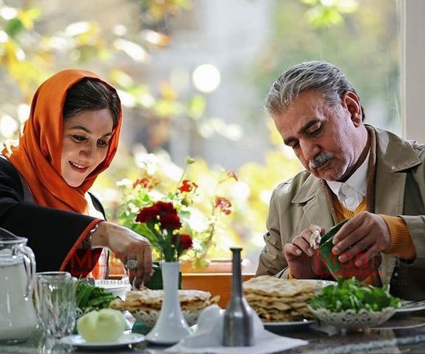 فیلم/سفره شاهانه پرویز پرستویی برای بچه هایی که در عمرشان حتی پنیر نخوردند: برای بچه ها زرشک پلو با مرغ تدارک دیدیم هیچکدام لب نزدند چون.../دست و دلباز که باشی خدا برات قشنگ میچینه