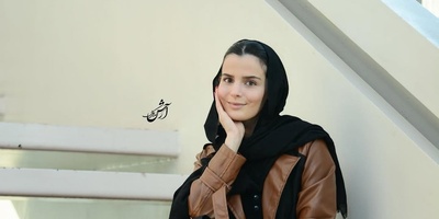 نگاهی به چیدمان خونه مجردی شاهانه و مجلل « غزاله اکرمی» بازیگر سریال سوجان/ از مبلمان مدرن و پرده های اعیانی تا کتابخونه و دکوری‌های شیک