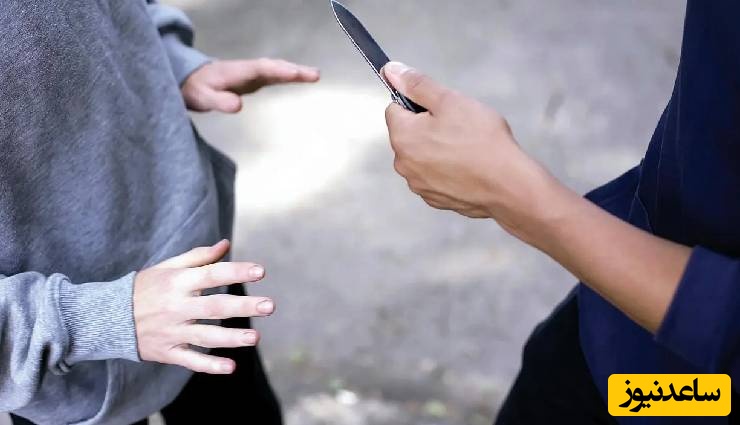 ببینید| لحظات نفس گیر حمله مسلحانه خفت گیرها به مرد جوان در محله باغ فیض تهران/ از ترس سکته دادن جوان مردم رو!