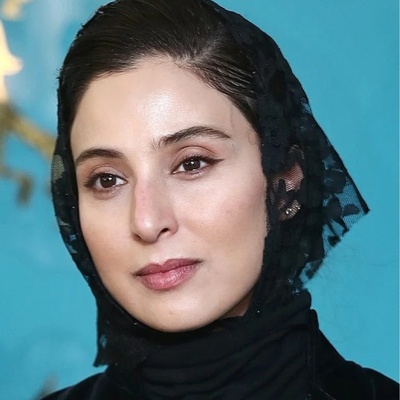 آناهیتا افشار با کلاهی که همه را یاد بستنی قیفی انداخت، درخشید! انتخاب جسورانه خانم بازیگر در اکران «بی‌دار»