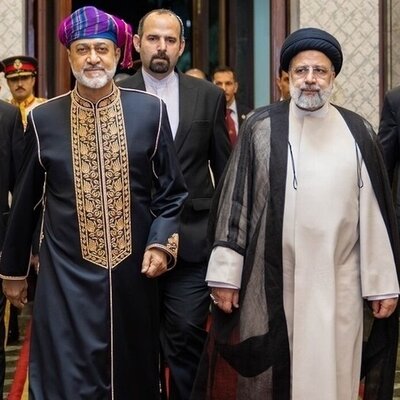 مقایسه جنجالی لباس فاخر همراهان سلطان عمان با تیپ شنبه چهارشنبه مسئولان ایرانی +عکس