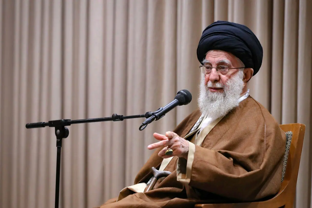 نگاهی به انگشتر زیبای رهبر شهید انقلاب با نگین عقیق طلایی که در خانه یک سارق پیدا شد+عکس