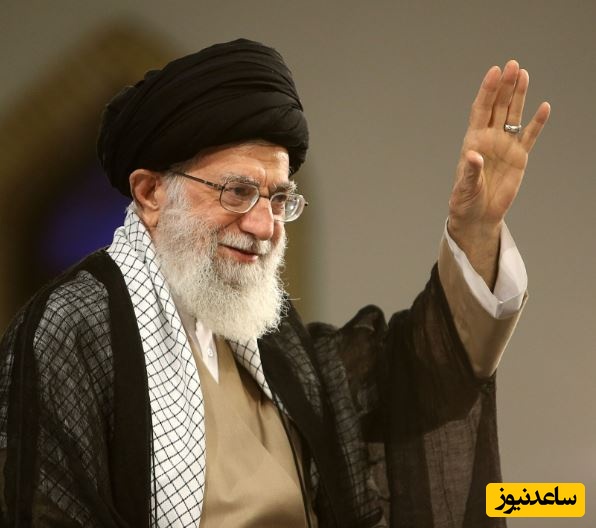 تصویری از آخرین نماز عید فطر به امامت رهبر شهید