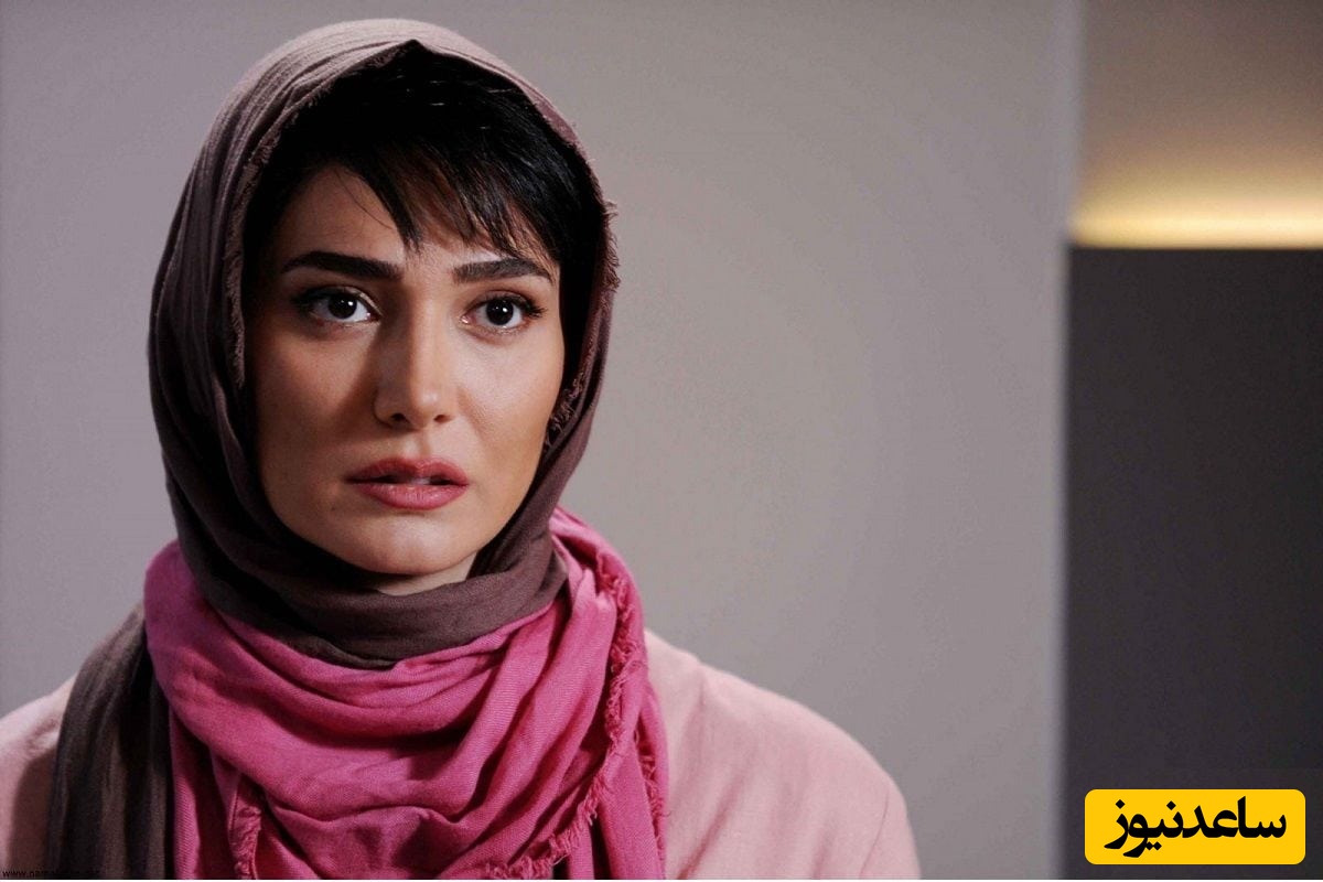 ژست متفاوت مینا وحید در ترافیک تابستانی با چهره خسته