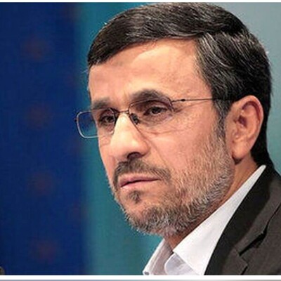 حضور محمود احمدی‌نژاد همراه با دختر و پسر خردسالش در محل کارش در فرمانداری، در سال 61 +عکس/ خبری از کاپشن نبود!