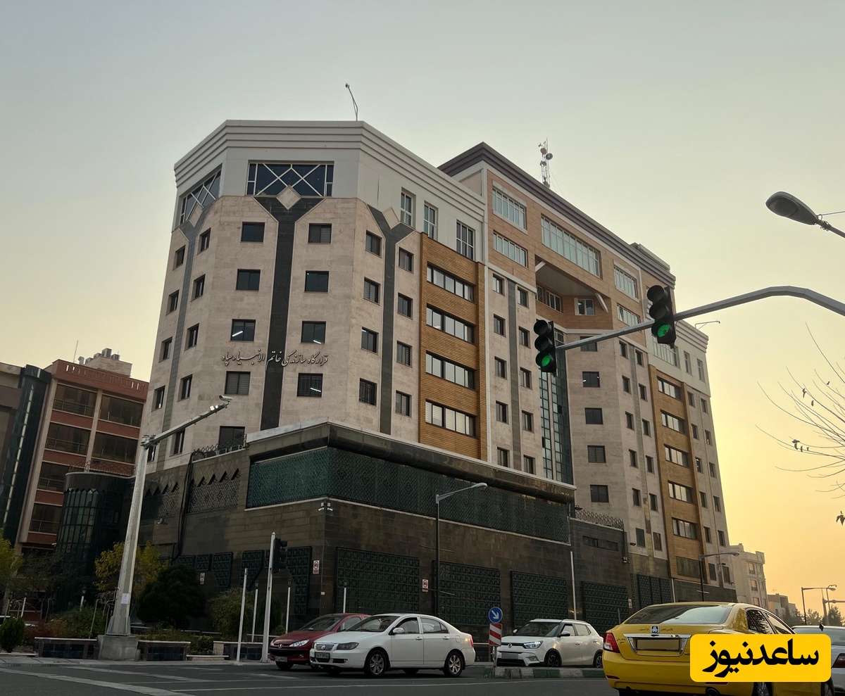 برچسب قبل‌تامل سخنگوی قرارگاه مرکزی خاتم الانبیا(ص) بر روی سینه او+عکس