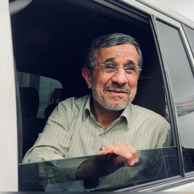 اسکورت سفت و سخت محمود احمدی نژاد در سفر جدیدش به این کشور+ویدیو/ رژه خودروها برای محافظت از رئیس جمهور سابق