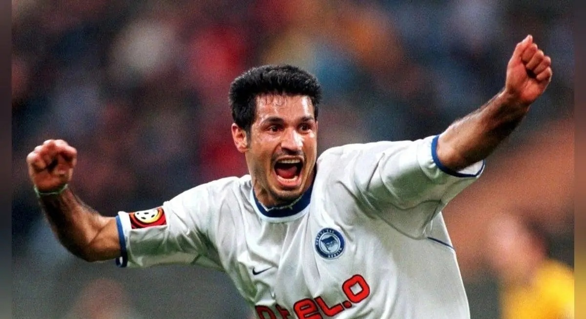 قیچی برگردون خنده دار و تاریخی علی دایی، شهریار فوتبال ایران/ چرا لیز خورد؟+فیلم