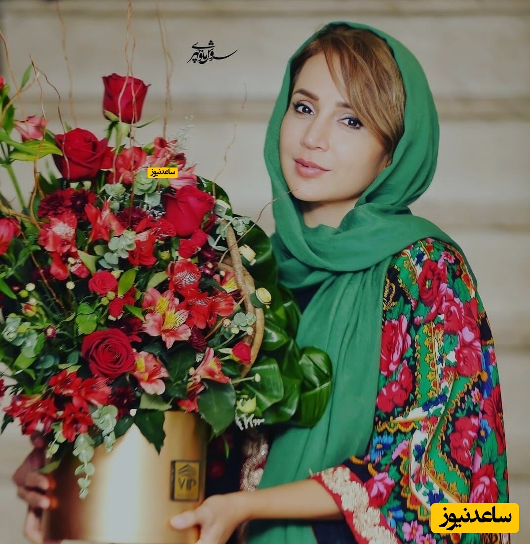 پوستر شبنم قلی خانه با یک جعبه گل