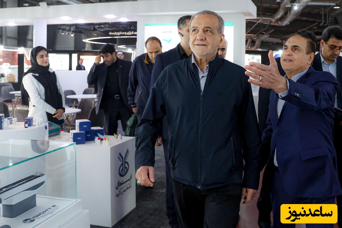 (عکس)‌ عکس جالب و دیدنی رئیس جمهور  در نمایشگاه نانو و فَر ایران!