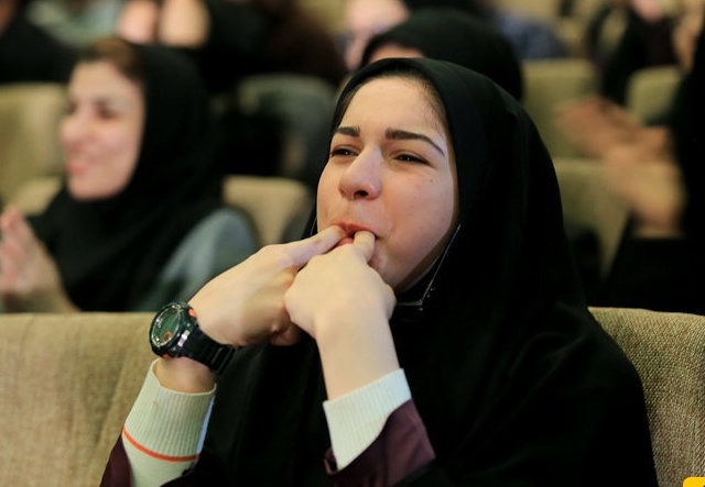 (عکس) استفاده بهینه از یخچال خراب/ وقتی فکر اقتصادیت حتی تو خوابگاهم کار می‌کنه🤣