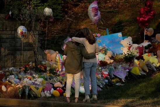 گرامیداشت یاد قربانیان کودک تیراندازی اخیر در مدرسه ای در شهر نشویل ایالت تنسی آمریکا/ رویترز