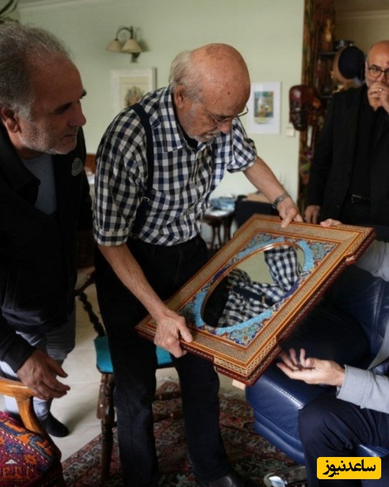 ردّ پای تئاتر بر در و دیوارِ خانه رضا بابک؛ تجلیل معاون وزیر ارشاد از بازیگر پیشکسوت در خانه‌ای که بوی صحنه می‌دهد