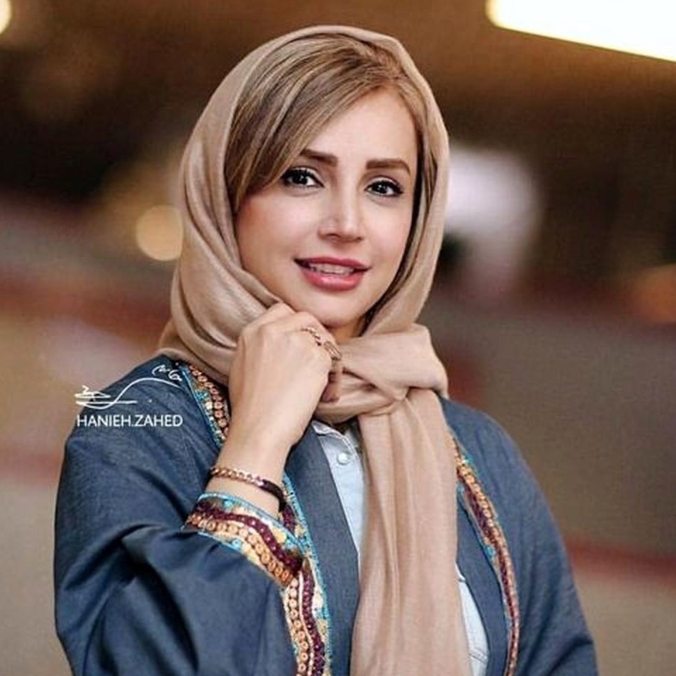 با دیدن این عکس خاطرات دهه شصتیا زنده میشه/ تصویر زیرخاکی و دیده نشده از شبنم قلیخانی در مدرسه🤩