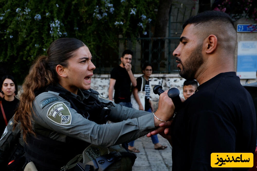 پخش زنده شبکه 13 تلویزیون رژیم صهیونیستی با حمله معترضان متوقف شد!+ویدیو