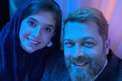 هارمونی سنت و مدرنیته در سفری به منزل پژمان بازغی؛ از پرده‌هایی چندرنگ و مبلمانی ساده تا نصب گلیم روی دیوار، لوستر کریستالی قدیمی و آنتیک‌هایی مخصوص خانه‌های شمال+ویدیو